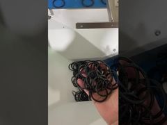 O-ring automatisch tellen en verpakken.